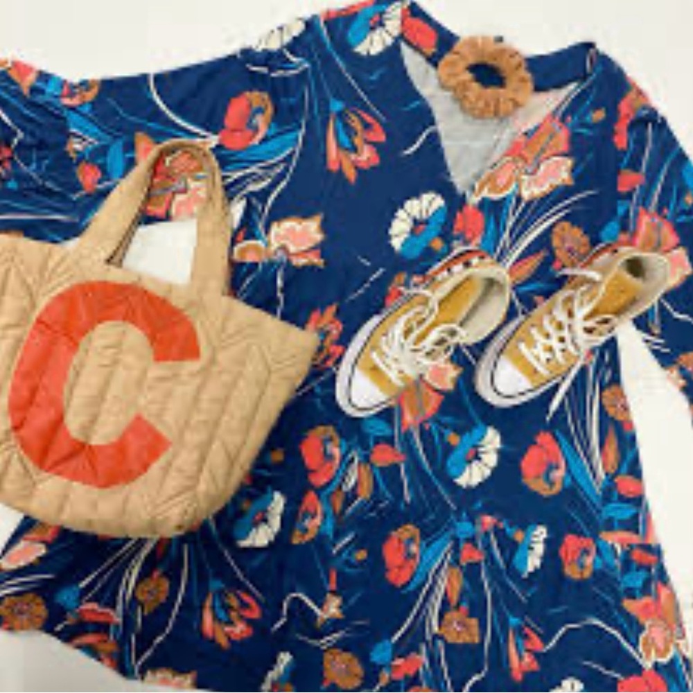 Sz S/M🇨🇦⭐️NWT Shannon Passero Oversized Blue Floral,Bell Sleeve Dress. PTP 20”